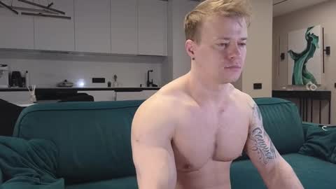 Snapshot of pashka_x chatting on February 27, 4:31 am Pashka online show from February 27, 4:31 am