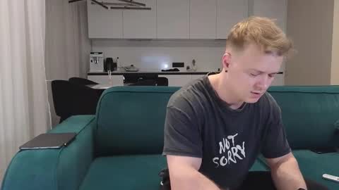 Snapshot of pashka_x chatting on February 28, 11:25 am Pashka online show from February 28, 11:25 am