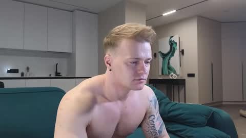 Snapshot of pashka_x chatting on March 2, 10:24 am Pashka online show from March 2, 10:24 am