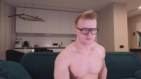 Snapshot of pashka_x chatting on March 6, 6:08 am Pashka online show from March 6, 6:08 am