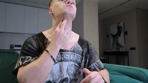 Snapshot of pashka_x chatting on September 15, 6:35 am Pashka online show from September 15, 6:35 am