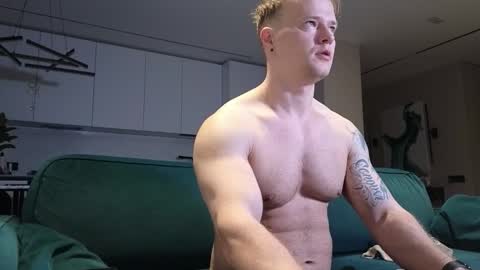 Snapshot of pashka_x chatting on September 16, 6:36 am Pashka online show from September 16, 6:36 am