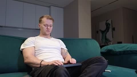 Snapshot of pashka_x chatting on September 17, 6:48 am Pashka online show from September 17, 6:48 am