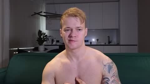 Snapshot of pashka_x chatting on September 28, 9:58 am Pashka online show from September 28, 9:58 am