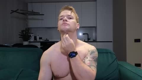 Snapshot of pashka_x chatting on October 9, 6:11 am Pashka online show from October 9, 6:11 am