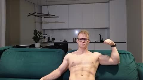 Snapshot of pashka_x chatting on October 12, 10:14 am Pashka online show from October 12, 10:14 am