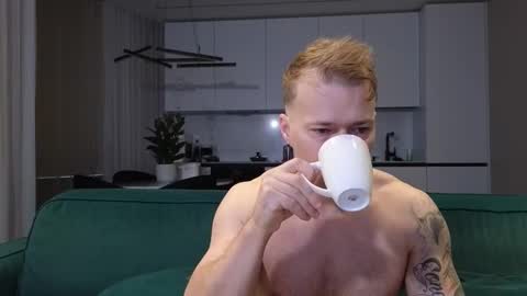 Snapshot of pashka_x chatting on October 14, 6:03 am Pashka online show from October 14, 6:03 am