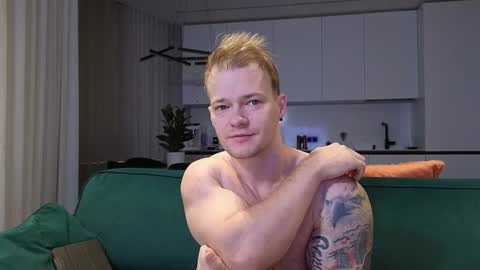 Snapshot of pashka_x chatting on November 1, 6:15 am Pashka online show from November 1, 6:15 am