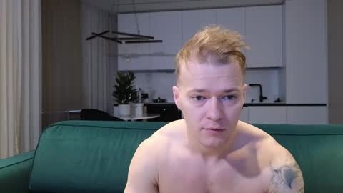 Snapshot of pashka_x chatting on November 17, 6:30 am Pashka online show from November 17, 6:30 am