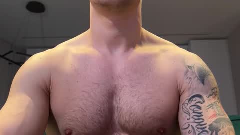 Snapshot of pashka_x chatting on November 22, 7:40 am Pashka online show from November 22, 7:40 am