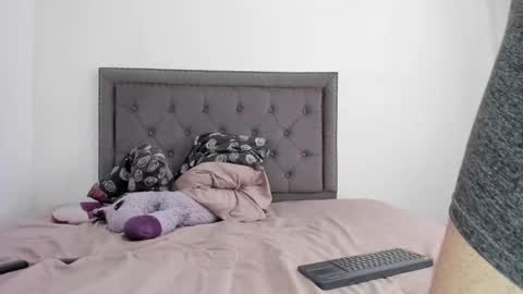 Snapshot of pasionaleshot69 chatting on December 15, 11:47 am Violetafantasy online show from December 15, 11:47 am