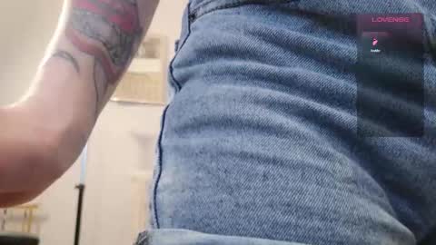 Snapshot of pathos_of_things chatting on December 19, 12:12 pm off - Tuesday and wednesdayfriday online show from December 19, 12:12 pm