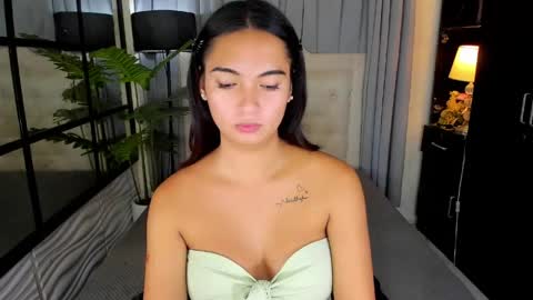 Snapshot of patricia_miller08 chatting on May 19, 8:48 pm patricia_miller08 online show from May 19, 8:48 pm