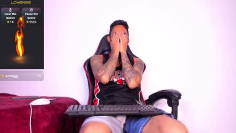 Snapshot of patrick_hot69 chatting on February 3, 4:25 am patrick_hot69 online show from February 3, 4:25 am