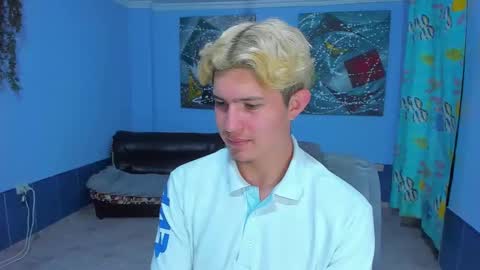 Snapshot of patrik027 chatting on October 23, 6:28 pm .... online show from October 23, 6:28 pm