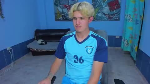 Snapshot of patrik027 chatting on October 25, 6:35 pm .... online show from October 25, 6:35 pm