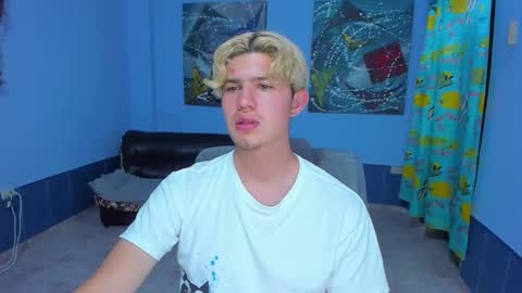 Snapshot of patrik027 chatting on October 28, 8:18 am .... online show from October 28, 8:18 am