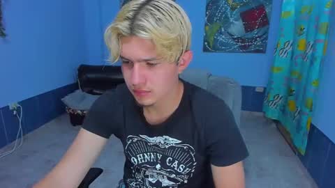 Snapshot of patrik027 chatting on October 29, 7:37 pm .... online show from October 29, 7:37 pm