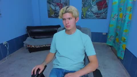 Snapshot of patrik027 chatting on November 4, 8:02 am .... online show from November 4, 8:02 am