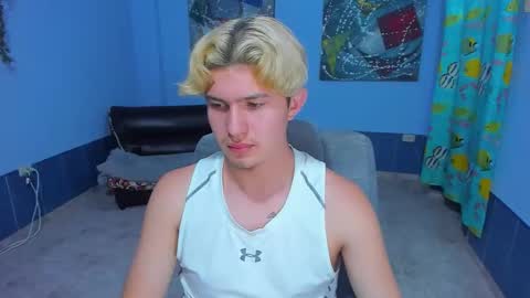 Snapshot of patrik027 chatting on November 5, 1:05 am .... online show from November 5, 1:05 am