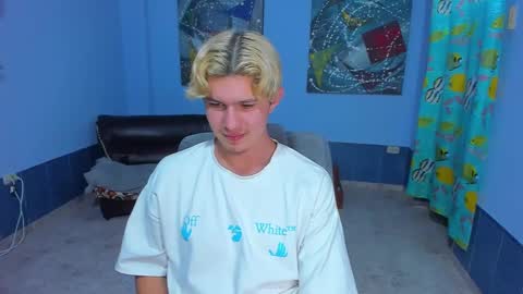 Snapshot of patrik027 chatting on November 6, 8:15 am .... online show from November 6, 8:15 am