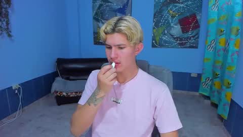 Snapshot of patrik027 chatting on November 10, 6:23 am .... online show from November 10, 6:23 am