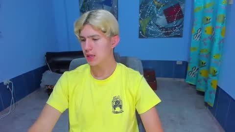 Snapshot of patrik027 chatting on November 12, 5:30 am .... online show from November 12, 5:30 am