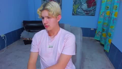 Snapshot of patrik027 chatting on November 17, 7:25 am .... online show from November 17, 7:25 am