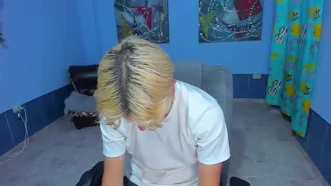 Snapshot of patrik027 chatting on November 17, 8:36 pm .... online show from November 17, 8:36 pm