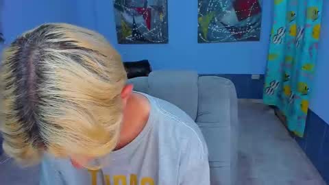 Snapshot of patrik027 chatting on November 18, 6:34 pm .... online show from November 18, 6:34 pm