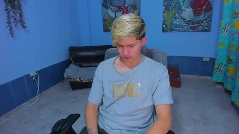 Snapshot of patrik027 chatting on November 19, 6:35 am .... online show from November 19, 6:35 am