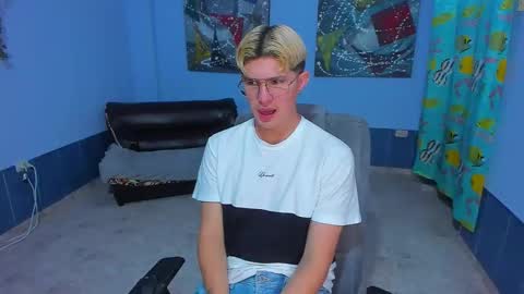 Snapshot of patrik027 chatting on November 25, 8:31 pm .... online show from November 25, 8:31 pm