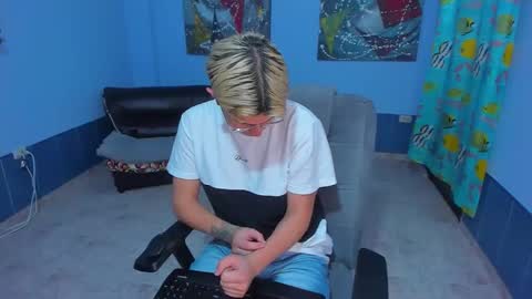 Snapshot of patrik027 chatting on November 26, 8:37 am .... online show from November 26, 8:37 am