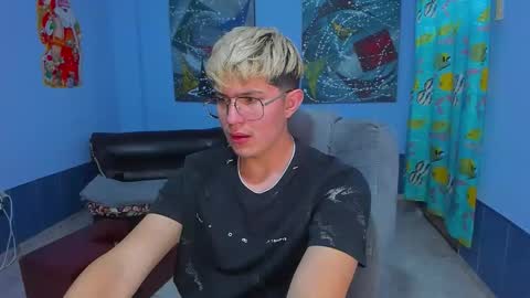 Snapshot of patrik027 chatting on November 30, 7:12 am .... online show from November 30, 7:12 am