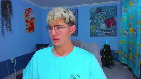 Snapshot of patrik027 chatting on December 1, 10:20 am .... online show from December 1, 10:20 am