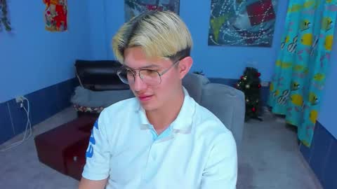 Snapshot of patrik027 chatting on December 5, 7:17 am .... online show from December 5, 7:17 am