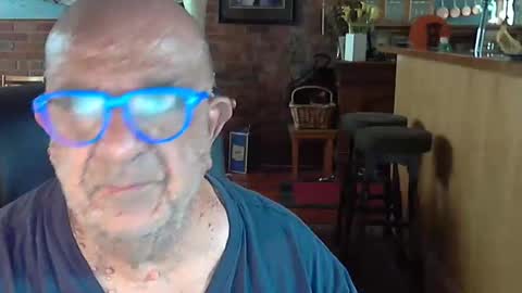 Snapshot of patvac chatting on December 3, 12:24 am patvac online show from December 3, 12:24 am