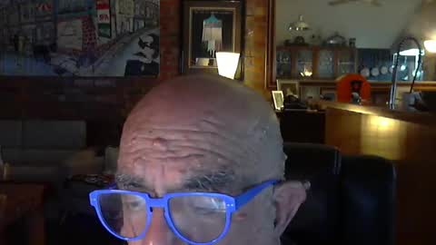 Snapshot of patvac chatting on December 11, 1:39 pm patvac online show from December 11, 1:39 pm