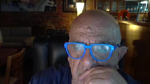 Snapshot of patvac chatting on December 13, 1:44 pm patvac online show from December 13, 1:44 pm