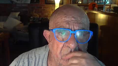 Snapshot of patvac chatting on February 4, 12:11 pm patvac online show from February 4, 12:11 pm