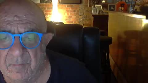 Snapshot of patvac chatting on December 14, 1:27 pm patvac online show from December 14, 1:27 pm