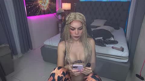 Snapshot of pau_kink95 chatting on February 10, 11:25 am Paula online show from February 10, 11:25 am