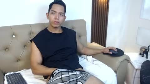 paul_cros online show from June 26, 11:25 am