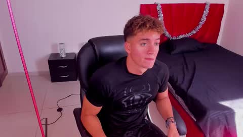 Paull George online show from November 26, 7:04 pm