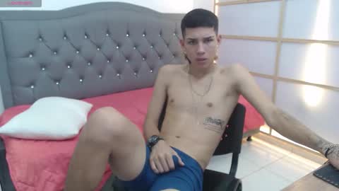 Snapshot of paul_ponce chatting on February 13, 12:28 am PAUL online show from February 13, 12:28 am