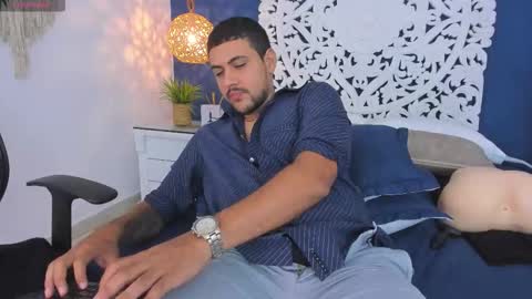 Snapshot of paul_rivera chatting on October 22, 9:36 pm Paul Rivera online show from October 22, 9:36 pm