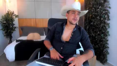 Snapshot of paul_rivera chatting on November 12, 4:24 am Paul Rivera online show from November 12, 4:24 am