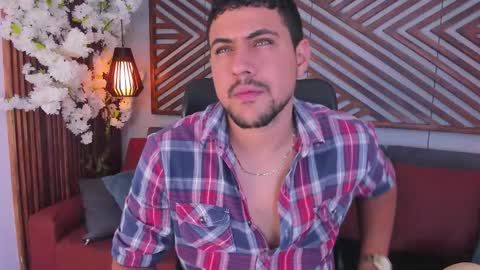 Snapshot of paul_rivera chatting on November 22, 7:13 pm Paul Rivera online show from November 22, 7:13 pm