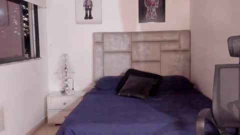 PAUL ROGER online show from October 31, 11:50 pm