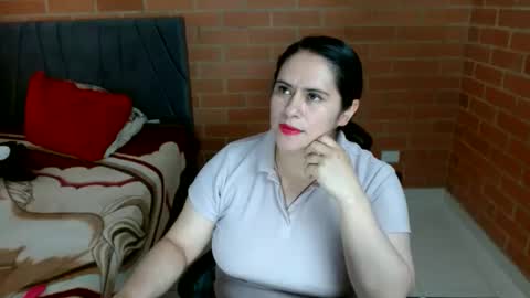 Snapshot of paula__117 chatting on May 24, 4:45 pm paula__117 online show from May 24, 4:45 pm